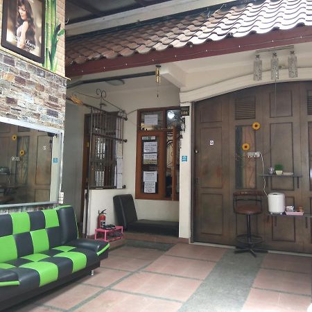 Peony Guesthouse Bandung Bagian luar foto